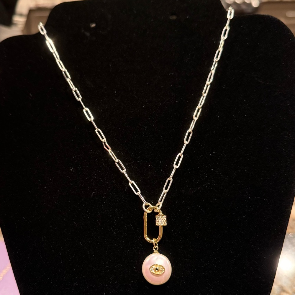 Brand new necklace